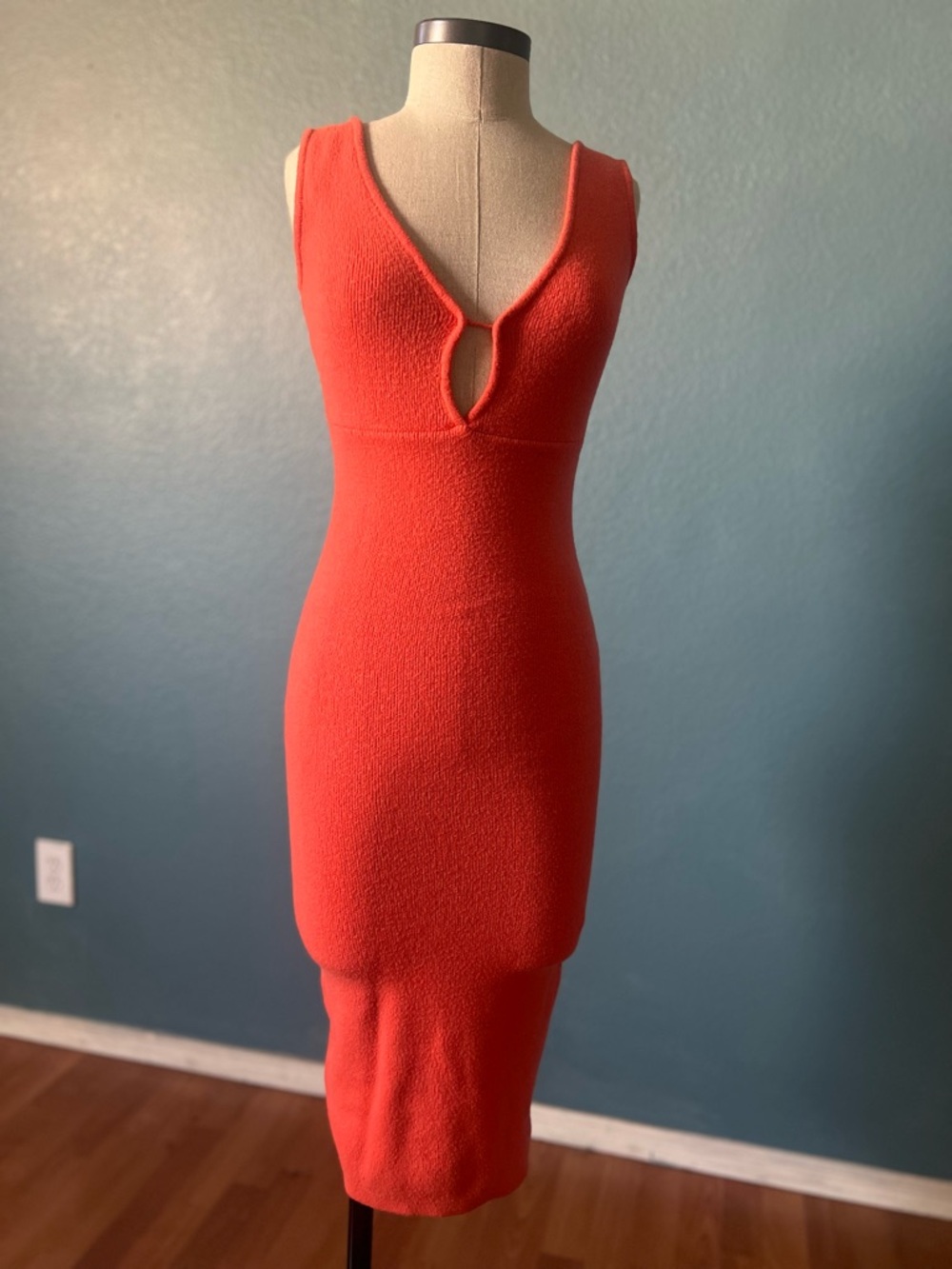 Women’s Line & Dot Reese Coral-Orange Sleeveless Midi Dress with Keyhole cutout